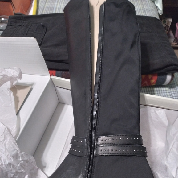 Boots - Picture 2 of 7